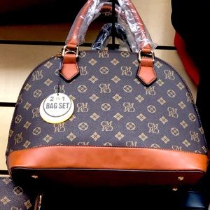 Brown lady’s bag w/shoulder strap